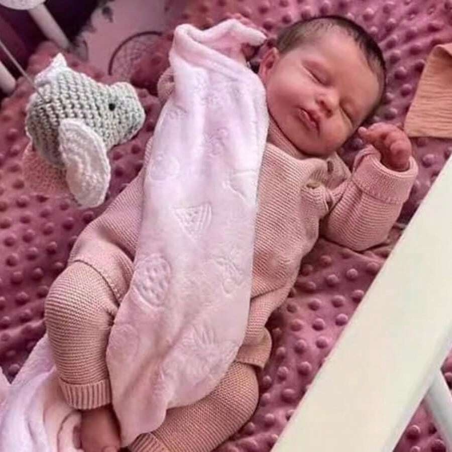 BNNPUU Reborn Baby Dolls Girls 19 Inch Handmade Washable Reborn Babies Soft Vinyl Body With Anatomically Correct Reborn Doll Looks Like A Real Baby (Closed Eyes Girl) - 彩色 - 查看 1