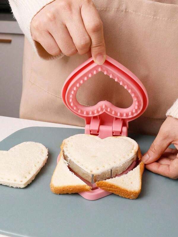 1pc Stainless Steel Heart Shape And Square Shapeshaped Sandwich Cutter With Protective Handle, Bread Mould With Heart-Shaped Edge For Pocket Bread, Diy Baking Tool Toast Clip, Sliced Bread Mould For Convenient, Durable & Easy-To-Clean,Suitable For Lunch Box And Bento Box Sandwich Cutter, Suitable For Baking Pastries Back To School.