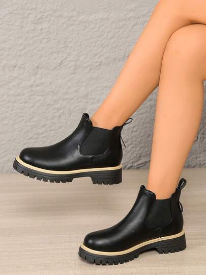 1 par de botas Chelsea pretas de sola grossa, botas pretas rasas de bico redondo e cano curto, botas versáteis da moda para outono/inverno, tamanho chinês CN36-43 disponível