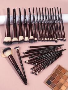MAANGE 30/31件化妆刷套装，包含30支专业化妆刷和1个天鹅绒化妆包，配件包括：散粉刷、腮红刷、遮瑕刷、修容刷、鼻刷、眼影刷、眉刷、细节刷。这款化妆刷套装是送给女性和女孩的理想礼物，也是赠品、专业化妆刷和全套化妆工具的完美之选。 - 銅色 - 查看 4