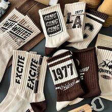5 Pairs Of Revival Style Socks,  Wardrobe Items, Script Detailing, Adaptable, Cozy Construction, Backyard, Fitness, Long-Lasting Nature, Entirely Polyester Fibers, 440 GSM Weight, Care: Hand Wash Or Commercial Dry Clean, Knitted Product. - 混合色 5雙裝 - 查看 5