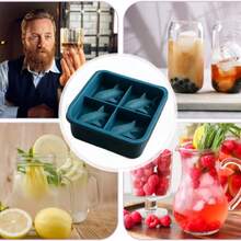 1 pezzo Stampo in silicone a forma di squalo per cubetti di ghiaccio, stampo in silicone antiaderente a 4 cavità, adatto per la preparazione di cubetti di ghiaccio, cioccolatini, biscotti, stampi creativi per feste in cucina, essenziale per gli amanti dei dessert, perfetto per bevande fai-da-te in estate