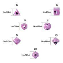 7 قطع/مجموعة نرد متعدد الأوجه من الراتنج، بلون أرجواني عام مع نمط قطة سوداء، مناسب لتجمعات العائلة في الهواء الطلق، هدايا مختلفة للمناسبات، مع علبة تخزين