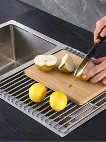 1 pieza Rejilla expandible para secar platos de acero inoxidable, montada sobre el fregadero, tabla de escurridor de platos, color negro y gris, brazo ajustable, estante de almacenamiento funcional para fregadero de cocina, adecuado para juego de utensilios de cocina, frutas y verduras, aplicable para cocina y baño, regalo de Navidad y Año Nuevo