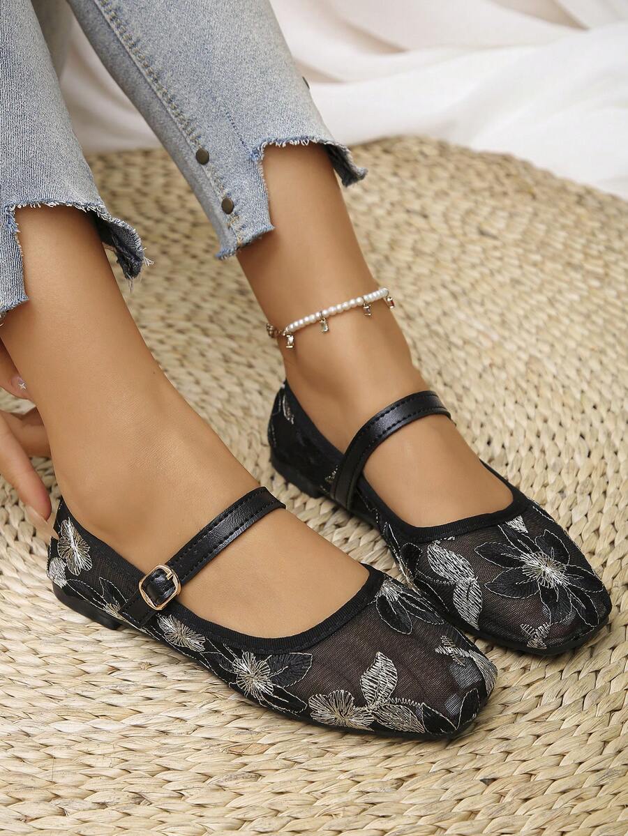 夏季新款时尚百搭玛丽珍鞋，黑色网面底 - 黑白花卉镂空网面透气女士平底休闲一脚蹬鞋，舒适系带蕾丝刺绣软底芭蕾平底鞋，随机图案