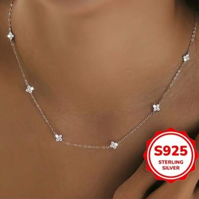 Elegante und liebevolle 925 Sterling Silber 2,7g Kleeblatt Halskette mit falschen Zirkonia Akzenten, schickes vielseitiges Schmuckstück für den Alltag