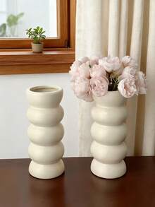 1 pièce Vase en céramique blanche minimaliste et chic en forme de chenille, design haut de gamme, décoration de niche pour arrangement floral au salon, table de chevet, accessoires pour la maison, pot de fleurs pratique et élégant pour le salon, la salle à manger, l'entrée, la chambre, le balcon