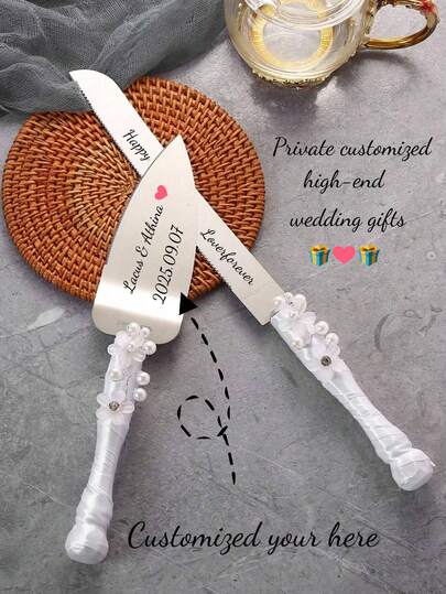 1 set personnalisé de dentelle blanche et de fil avec décoration de fleurs et de perles, couteau et spatule avec manche en acrylique pour la décoration de table de mariage de mariée (avec boîte cadeau)