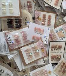 24 Pieces - Random Delivery - Short Square Pink Purple Gradient Bronze Full Coverage False Nails, Solid Color Nails, Almond Press Nails, Coffin Nails, Oval Nails. All Kinds Of Nails, Suitable Women And Girls, Press Nails, Nail Art Supplies, Enhance Your Appearance (Random Delivery)