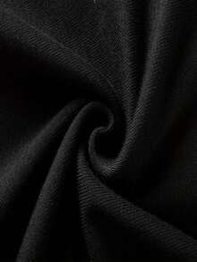 Camiseta de mujer de manga corta con cuello redondo, holgada, casual y versátil. Con estampado moderno, elegante y sofisticado de letras simples, ideal como prenda básica; confeccionada en tela suave con excelente caída. - Negro - Ver 6