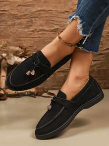 Nuovi mocassini slip-on, morbidi e versatili mocassini penny alla moda con ciondolo a campana in metallo, adatti per uso all'aperto, lavoro, tutte le stagioni