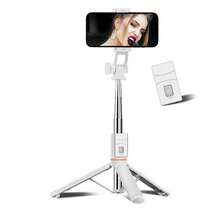 多功能自拍杆、落地式手机三脚架，以及带遥控快门的便携式折叠收纳盒。适用于户外摄影、直播和录制。兼容所有智能手机 - 白色 - 查看 2