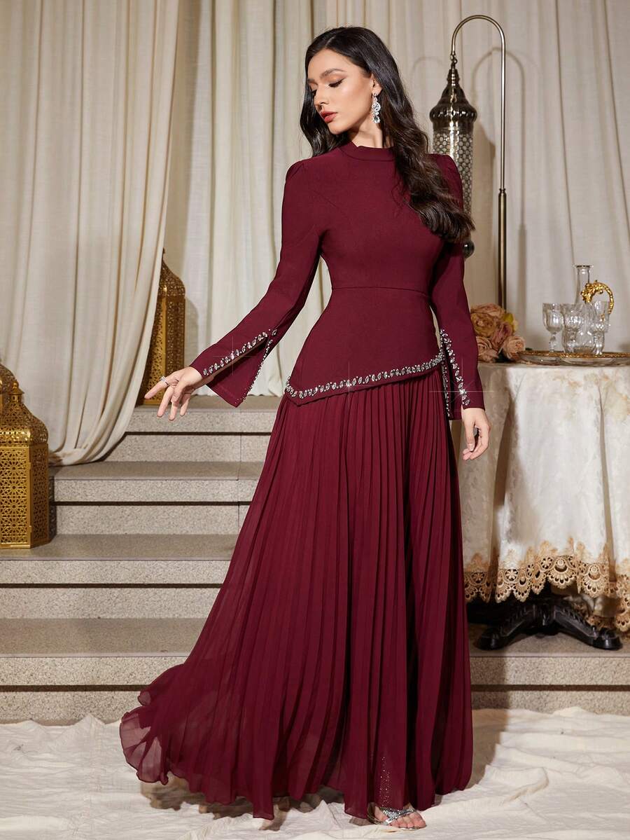 Vestido de fiesta de cumpleaños suave con cuello asimétrico de unicolor con strass, puños con strass y bajo plisado oversize