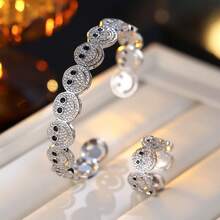 Modny minimalistyczny okrągły uśmiechnięty twarz miedziany cyrkonia sześcienna dekoracyjny dodatek, odpowiedni na imprezy i spotkania