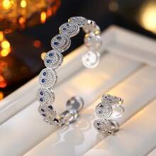 Modny minimalistyczny okrągły uśmiechnięty twarz miedziany cyrkonia sześcienna dekoracyjny dodatek, odpowiedni na imprezy i spotkania