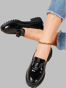 DareSee 春秋新款厚底坡跟尖头乐福鞋，加厚鞋底，英伦风低跟/粗跟/方跟，时尚百搭深V蝴蝶结女鞋，适合音乐节、Y2K音乐节、秋冬送礼等场合。 - 黑色 - 查看 2