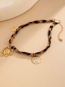 1 pieza Collar con colgante de corazón asimétrico con estampado de leopardo vintage, cadena sexy para la clavícula, joyería para mujer de uso diario, regalo para amigos