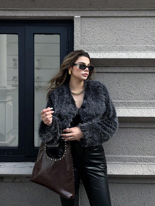 Abrigo de piel corto y esponjoso de cuello ancho en gris oscuro para mujer, estilo suelto y relajado, abrigo de moda para citas, ropa de invierno, Navidad