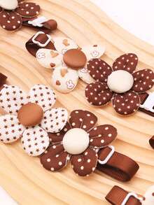 قطعتان من ربطات العنق الملونة للحيوانات الأليفة في فصل الخريف والشتاء، تمنح رفقة مريحة للحيوانات الأليفة. مناسبة للكلاب والقطط الصغيرة، تتميز بربطات عنق زهرية ثلاثية الأبعاد بأنماط عشوائية