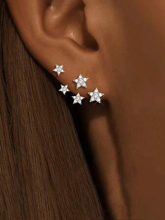 1 对奢华四爪镶嵌五角星耳环，镶嵌闪亮立方氧化锆女士耳环 - 防过敏，适合日常生活、派对和节日，是理想的圣诞节和新年礼物（颜色和款式随机）。