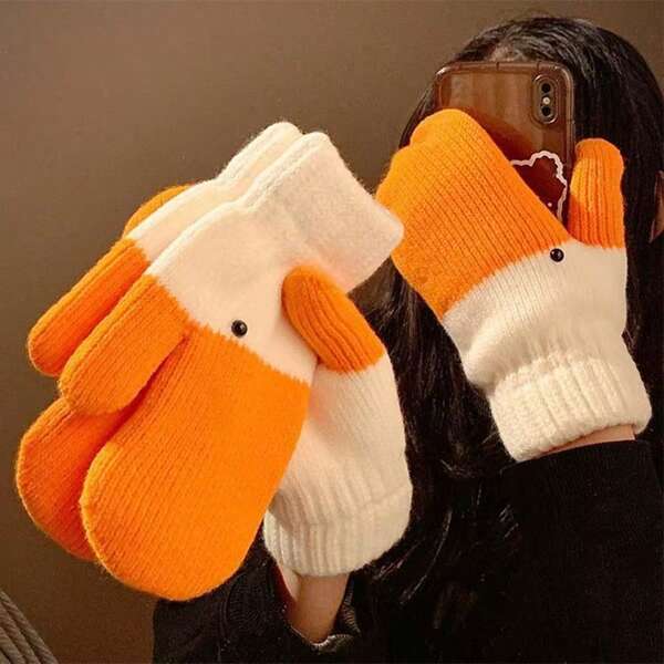A Pair Of Creative And Quirky Big Goose Knitted Mittens For Autumn And Winter, Warm With Added Fleece And Thickness For Cold Weather. Suitable For Christmas, Easter, Parties, And Can Be Given As Gifts.