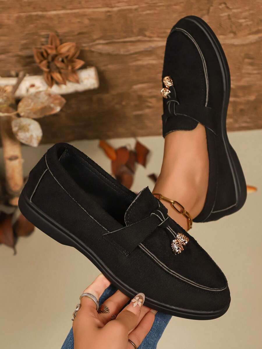 Nuovi mocassini slip-on, morbidi e versatili mocassini penny alla moda con ciondolo a campana in metallo, adatti per uso all'aperto, lavoro, tutte le stagioni