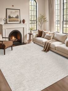 1块白色半圆形图案装饰地毯，绒面材质，厚度10毫米，触感柔软舒适，易于保养，防水，防滑底背，适用于大堂、卧室、客厅、浴室、厨房、餐厅等场所。