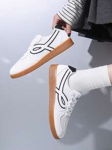 1 Pair Women's Lightweight Casual Lace-Up Round Toe Outdoor Non-Slip Wear-Resistant Sneakers, Suitable For Autumn - White - View 2