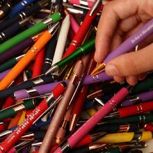 20 piezas de bolígrafos retráctiles de bambú con impresión equivocada, diseño de Body de metal, de moda, adecuados para oficina, negocios, escuela y diversos eventos, opción de regalo ideal (tinta negra)