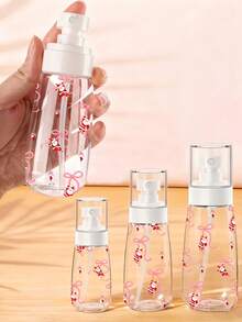 Bouteille de vaporisation à fine brume avec décoration de nœud de Père Noël, recharge de parfum en plastique pour la décoration de la maison, convient pour le salon, la chambre, la salle de bain, les accessoires de voyage, les mariages, les fêtes, les cadeaux d'anniversaire pour hommes, les cadeaux pour maman, papa, amis, les cadeaux de Nouvel An, les cadeaux de fantaisie - Multicolore - Voir 2