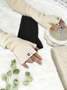 1 Pair Of Autumn And Winter Long Finger Gloves, Solid Color Design And Fashionable Sense Of Fashion, Suitable For Cycling Scenarios, Can Meet The Warmth And Cold Demand