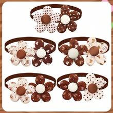 قطعتان من ربطات العنق الملونة للحيوانات الأليفة في فصل الخريف والشتاء، تمنح رفقة مريحة للحيوانات الأليفة. مناسبة للكلاب والقطط الصغيرة، تتميز بربطات عنق زهرية ثلاثية الأبعاد بأنماط عشوائية