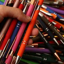 20 piezas de bolígrafos retráctiles de bambú con impresión equivocada, diseño de Body de metal, de moda, adecuados para oficina, negocios, escuela y diversos eventos, opción de regalo ideal (tinta negra)