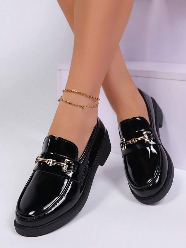 Women's Commuter Round Toe Metal Letter A Buckle Decor Loafers, Mirror Black Vintage British Style Flat Shoes, Soft & Comfortable Mid-Heel, 2025 New, Suitable For All Seasons