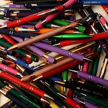 20 piezas de bolígrafos retráctiles de bambú con impresión equivocada, diseño de Body de metal, de moda, adecuados para oficina, negocios, escuela y diversos eventos, opción de regalo ideal (tinta negra)