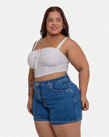 Shorts Plus Size Curto Curtinho Feminino Jeans Tamanhos Grandes Denim - Lavagem escura - Visão 5