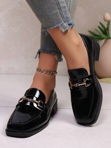 女士通勤方头字母A金属扣装饰乐福鞋，镜面黑色复古英伦风格平底鞋，柔软舒适的中跟，2025年新款，适合所有季节 - 亮黑色 - 查看 3