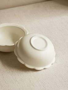 1pc Floral Cream-Color Round Bowl, Minimalist Fresh Cute Textured Floral Rim Cream Ceramic Round Bowl, High-Quality Creative Dessert, Cake, Fruit, Salad Bowl For Home And Restaurant Use