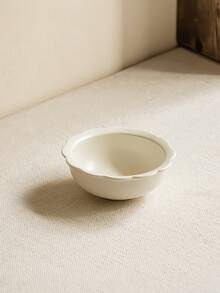 1pc Floral Cream-Color Round Bowl, Minimalist Fresh Cute Textured Floral Rim Cream Ceramic Round Bowl, High-Quality Creative Dessert, Cake, Fruit, Salad Bowl For Home And Restaurant Use