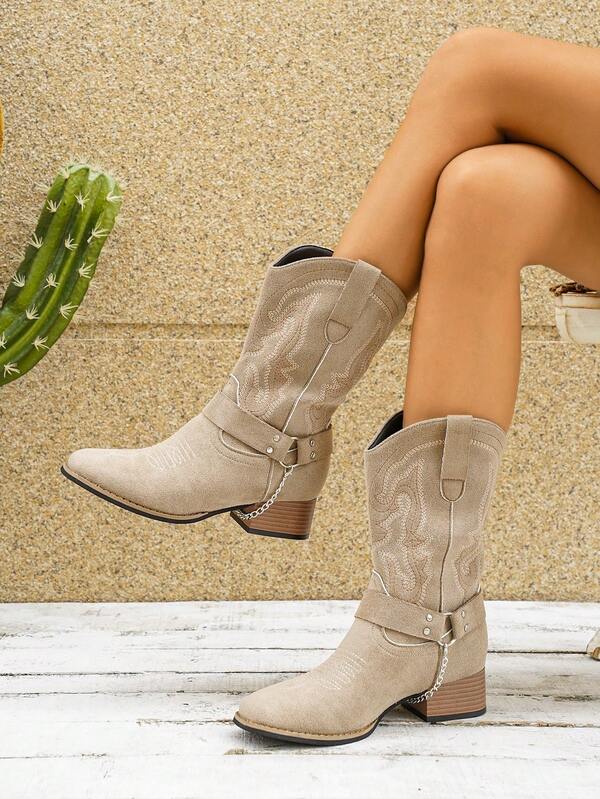 بوت نسائية ذات كعب سميك مربعة الأصبع مع إبزيم حزام وسلسلة تطريز بطراز الغرب الأمريكي، من الجلد المدبوغ، بوت كاحل وأحذية قصيرة، موضة خريف/شتاء جديدة للخارج