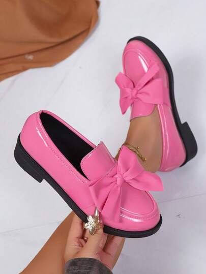 Damskie płaskie buty dojazdowe z okrągłym noskiem i różową kokardką, wsuwane mokasyny w stylu brytyjskim, codzienne trampki na średnim obcasie, uniwersalne do noszenia na co dzień, odpowiednie dla rozmiarów 35-44, na jesień/zimę i na cały sezon