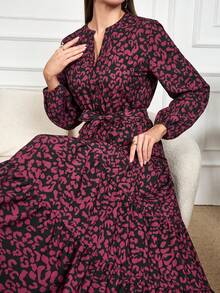 Robe longue style bohème à imprimé floral pour femmes au printemps. Nouvelle robe ample en rose rouge pour l'automne 2025 avec taille marquée, robe de vacances décontractée, robe de soirée élégante, robe de plage pour la remise des diplômes, robe de soirée pour la Saint-Valentin - Rose vif - Voir 4