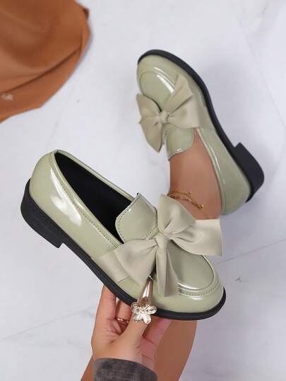 Damskie półbuty wsuwane z okrągłym noskiem i kokardką, mokasyny casualowe, styl brytyjski, wygodne do noszenia na co dzień, uniwersalne, na średnim obcasie, rozmiar 35-44, odpowiednie na jesień/zimę i na każdą porę roku