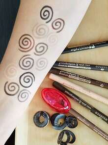 Stay & Play 凝胶眼线笔 05 莓果色，凝胶笔质地，顺滑显色，持久不晕染，防水防汗，高显色度，线条流畅，速干持久，1.3克/0.05盎司。 - 05 Verry Berry - 查看 4