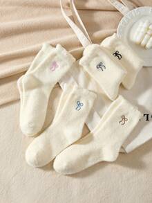 2/4双装女士蝴蝶结袜，可爱简约仿羊绒中筒袜，厚实柔软蓬松保暖舒适，颜色随机，舒适保暖