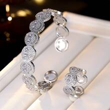 Modny minimalistyczny okrągły uśmiechnięty twarz miedziany cyrkonia sześcienna dekoracyjny dodatek, odpowiedni na imprezy i spotkania