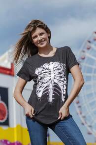 Womens Splattered Rib Cage T Shirt Cool Skeleton Halloween Outfit Tee For Ladies Funny Womens T Shirts Cute Vintage Fashion Casual Ladies T-Shirt Gift - 希瑟.布萊克 - 查看 4