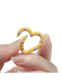 1/5/10 pièces Porte-clés en forme de cœur et de cercle de couleur aléatoire avec anneau ressort et fermoir mousqueton. Convient pour des scénarios comme leDIYe, la fabrication de bijoux, les accessoires scolaires et automobiles, la décoration, pour les passionnés d'artisanat, les créateurs de bijoux, les étudiants et les propriétaires de voitures