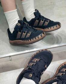 adidas ADIMATIC: zapatillas bajas, cómodas, versátiles, antideslizantes y resistentes al desgaste para hombre y mujer, en negro y marrón JR8034