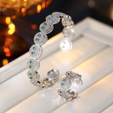 Modny minimalistyczny okrągły uśmiechnięty twarz miedziany cyrkonia sześcienna dekoracyjny dodatek, odpowiedni na imprezy i spotkania